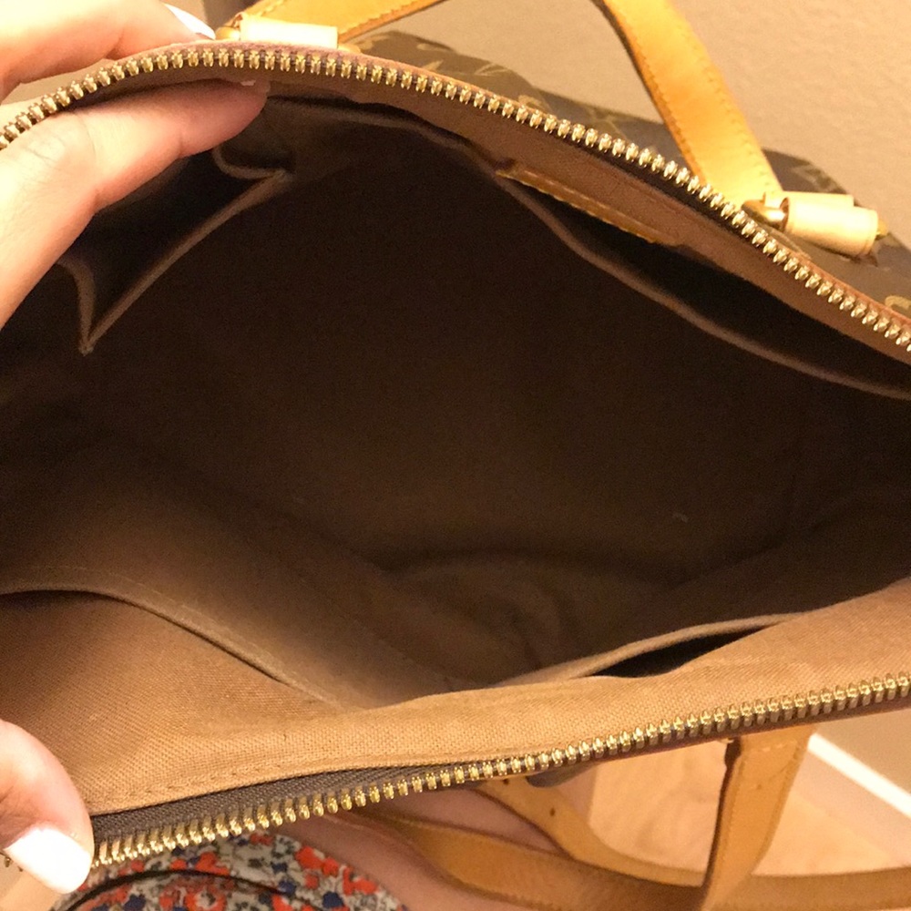 PreLoved Authentic LV crossbody - Picture 3 of 8